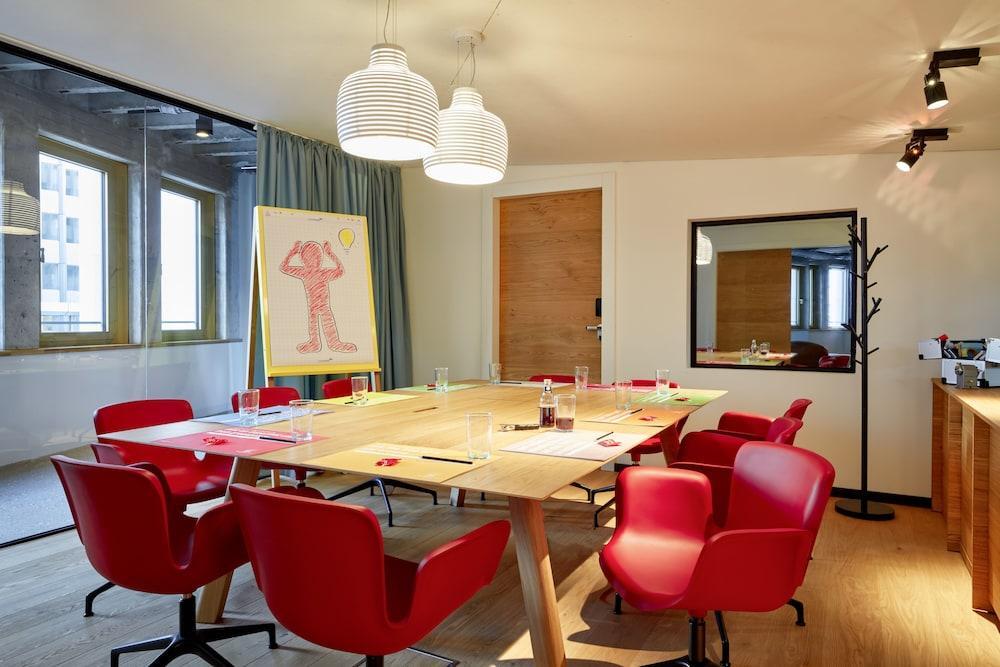 25Hours Hotel The Circle Cologne Exterior photo